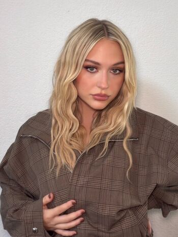 Full leaked Alyvia alyn lind private onlyfans photo