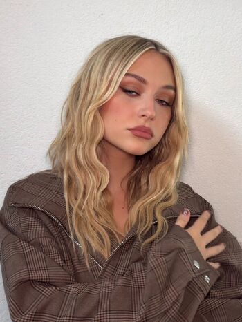Full leaked Alyvia alyn lind private onlyfans photo