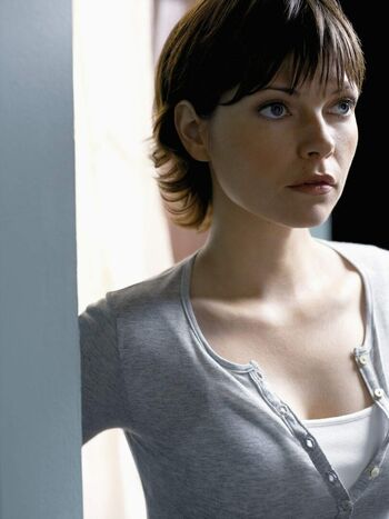 Nicole De Boer